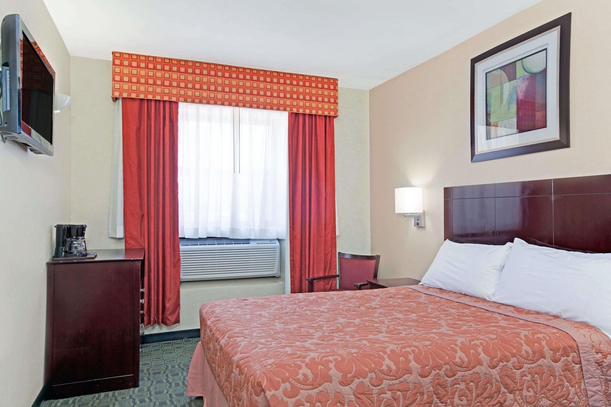 Super 8 By Wyndham Long Island City Lga Hotel Нью-Йорк Экстерьер фото