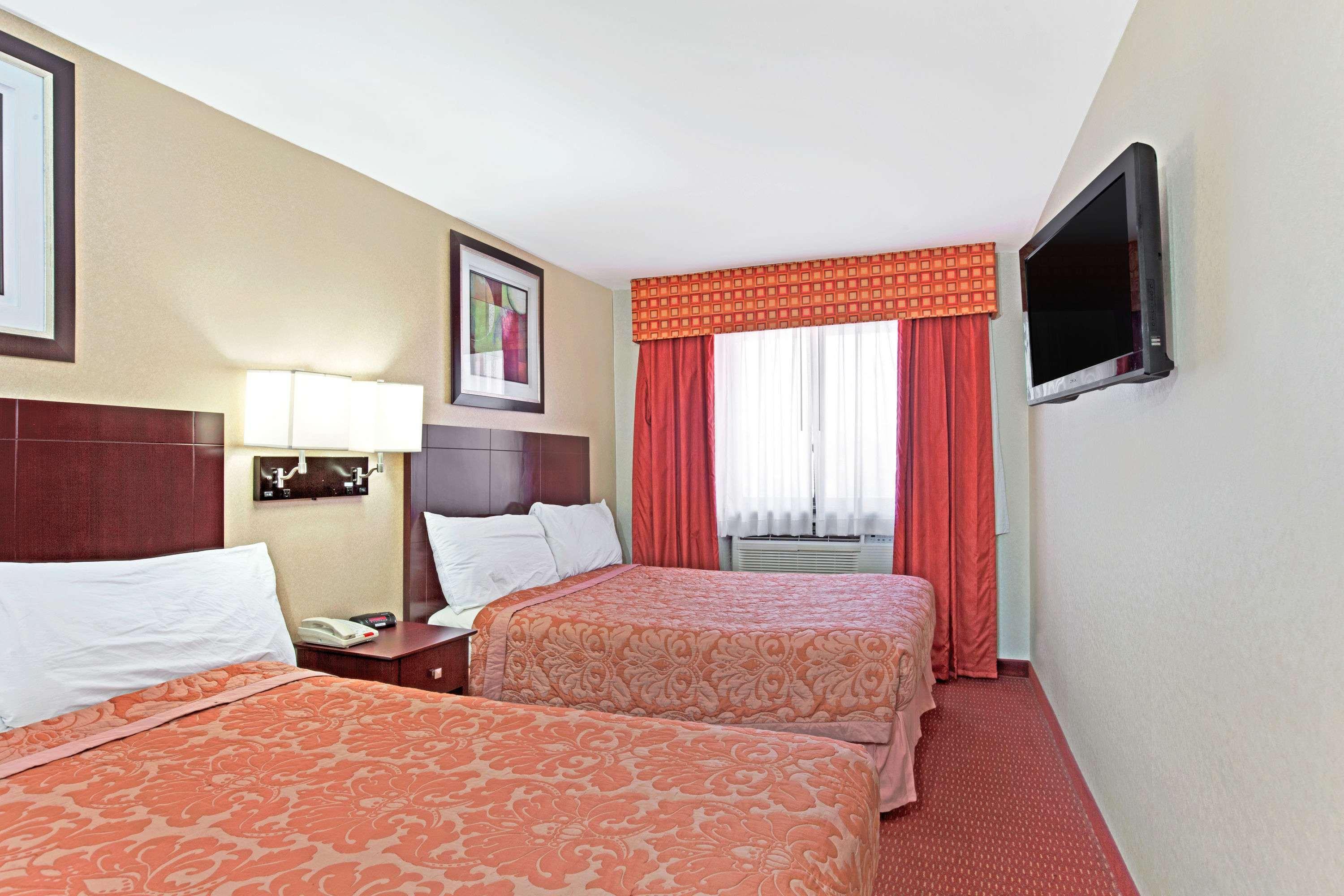 Super 8 By Wyndham Long Island City Lga Hotel Нью-Йорк Экстерьер фото